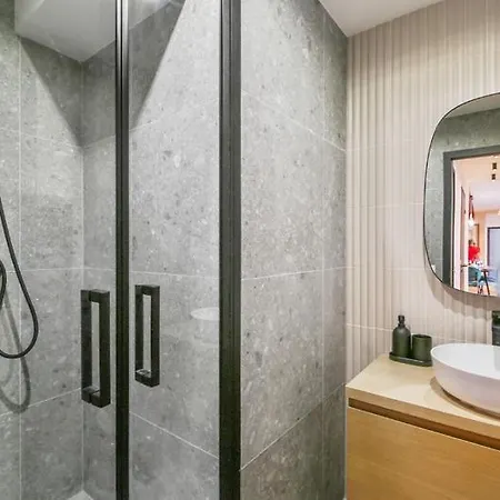 221 Juju - Superb In Apartament *